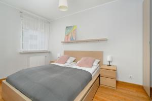 Beautiful One Bedroom Apartment Koscielna by Renters