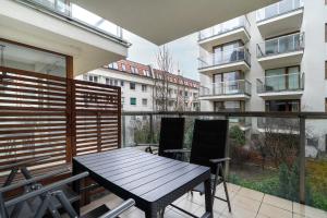 Beautiful One Bedroom Apartment Koscielna by Renters