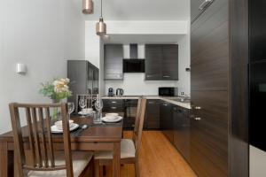 Beautiful One Bedroom Apartment Koscielna by Renters