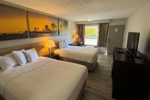 Double Room with Two Double Beds - Smoking room in Days Inn by Wyndham Brooksville