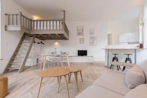 Spacious and bright studio in the center.