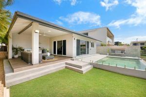 Infinitys Edge Darwin Luxury Waterfront Oasis