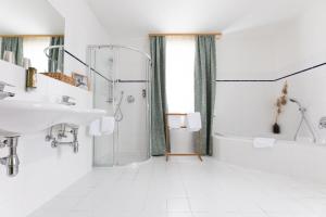 Suite with Balcony room in Appartementhotel am Weissensee