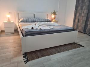 AtlanticExperienceApartments Summerland Beach -Pool , WIFI & Seaview