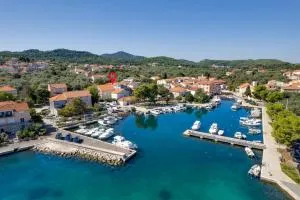 Sunny apartment Eni - Poljana