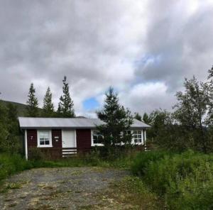 Cozy 2 bedroom cottage with hot tub