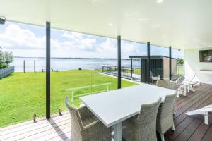 On The Corso - Sun-soaked Serenity with Lake Access