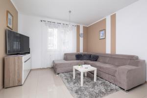 Modern Apartment with Parking in Cracow by Rent like home