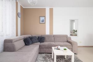 Modern Apartment with Parking in Cracow by Rent like home