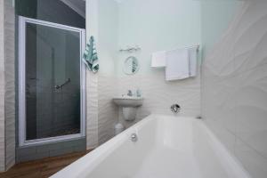 Bikini Views Private One Bedroom Suite for 2 with Sunny Veranda