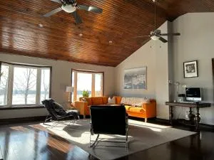 4 Bedrms, Indoor HotTub, Wineries & Niagara Falls - Jordan