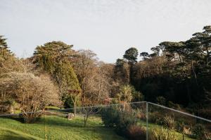 Maenporth Road, Falmouth, TR11 5HT, England.