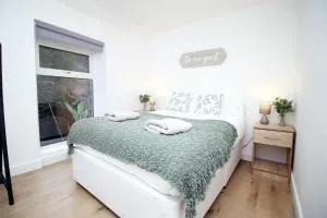 Alma Cottage Lovely House In The Rhondda Valley by StayStaycations - Treherbert