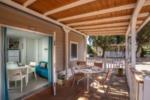 Deluxe Mobile Home room in Parco Della Gallinara
