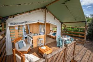 Tent Country Lodge room in Parco Della Gallinara