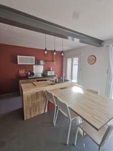 Millerand maison climatisation 3 chambres jardin et stationnement proche intra muros