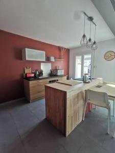 Millerand maison climatisation 3 chambres jardin et stationnement proche intra muros