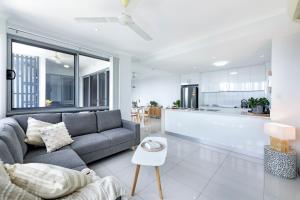 Skyline Top of Town Resort-style City Living