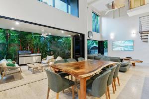 Flagstaff Pavillion - A Lush Subtropical Paradise