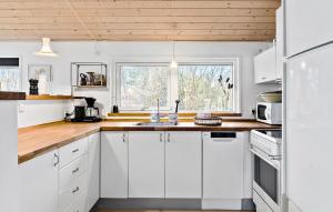 Nice Home In Sjællands Odde With Wifi