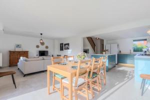 Beautiful 4 bedroom house with parking and garden