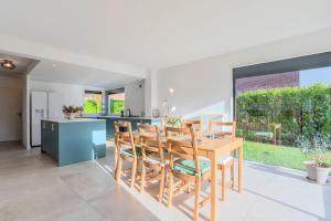 Maisons d'hotes Beautiful 4 bedroom house with parking and garden : photos des chambres