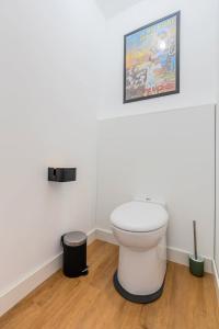 Maisons d'hotes Beautiful 4 bedroom house with parking and garden : Maison de Vacances