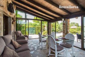 Finca Comteses Petit by Rentallorca