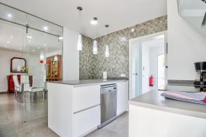 Assimetric by Rentallorca