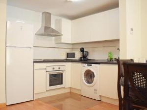 Encinas Home: Bonito apartamento de dos dormitorios cerca del centro histórico