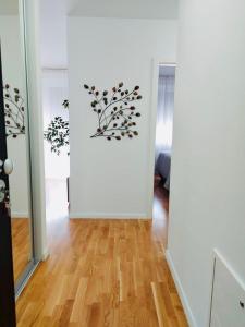 West Residence Luxury Apartment- parking in garage