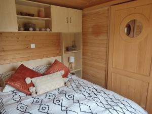 Maisons de vacances Roulotte equipee - Gite La Paquerie : photos des chambres