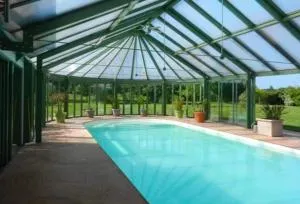 Domaine de la Haute Justerie - piscine & billard à l’orée des bois - Loire Valley - Charentilly