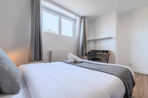 Appartements Roubaix - Beautiful 4 bedrooms house with terrace! : photos des chambres
