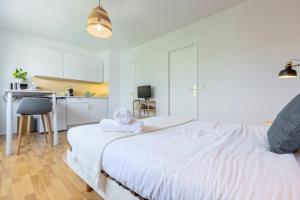 Croisé Laroche equipped studio!