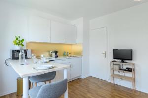 Croisé Laroche equipped studio!