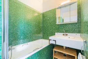 Croisé Laroche equipped studio!