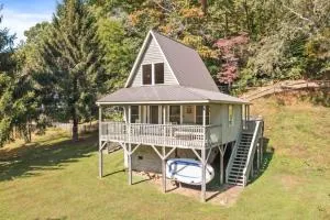 New Riverfront property Sasquatch Cabin - Fleetwood