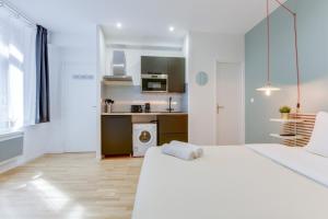 Studio near train station