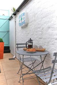 Sunbeam Cottage by Coaste