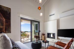 Villa Venetiko - Refined Minimalist Villa with Sunset Bliss by etouri