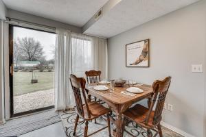 Missouri Couples Retreat Shouse with Patio, Yard