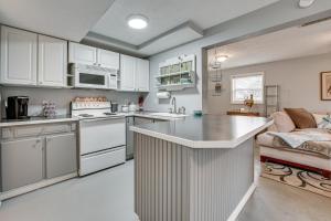 Missouri Couples Retreat Shouse with Patio, Yard