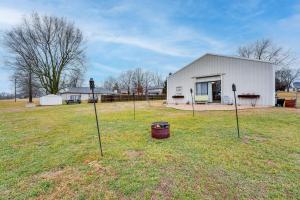 Missouri Couples Retreat Shouse with Patio, Yard