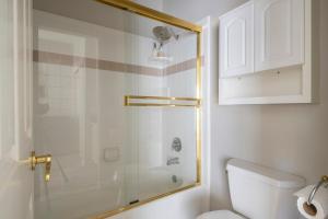 Balcony Suite Fraser Family Vineyard Stay in Amador