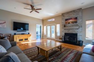 Balcony Suite Fraser Family Vineyard Stay in Amador