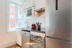 Bright 3-bedroom 2-bathroom flat