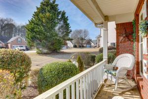 obrázek - Cozy Buford Home with Piano about Mins to Lake Lanier!