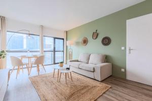 EuropeFlandres stations apartment with balcony!