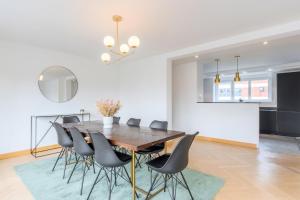 Large 130 m² 4-bedroom apartment